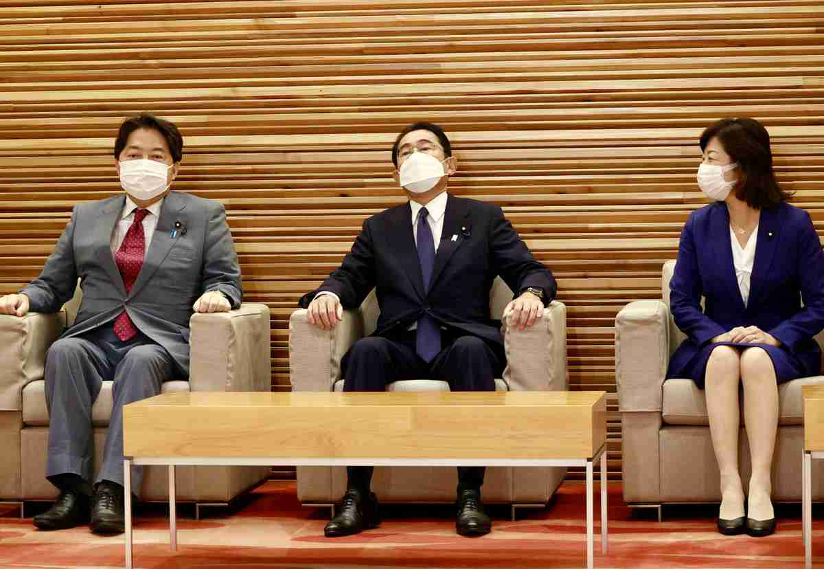 岸田首相、見誤った世論の風向き　銃撃1カ月、旧統一教会問題で　安倍氏国葬（時事通信） - Yahoo!ニュース