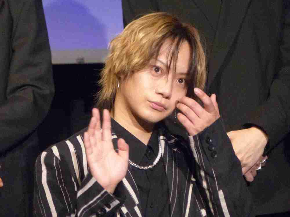 佐藤流司が舞台稽古中に腕負傷　「呪術廻戦」大阪公演初日が急きょ中止「自分の不甲斐なさに嫌気が…」