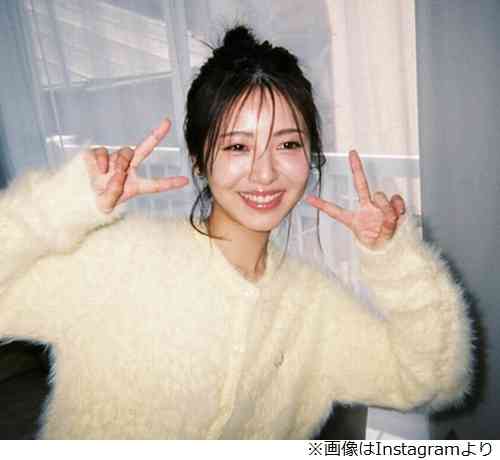 浜辺美波“ダブルピース”で誕生日報告、22歳の抱負も