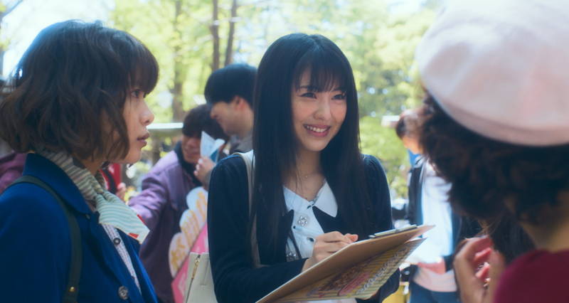 浜辺美波“ダブルピース”で誕生日報告、22歳の抱負も