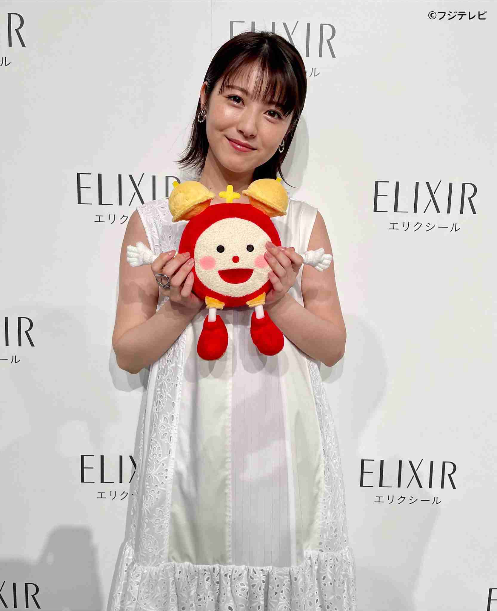 浜辺美波“ダブルピース”で誕生日報告、22歳の抱負も