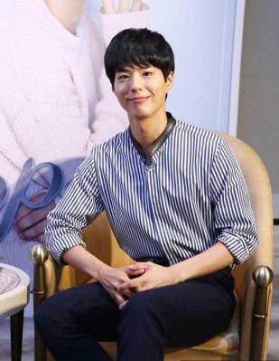 「日本開催」の韓国音楽授賞式、司会俳優が「慰安婦バッジ」を付けて出国