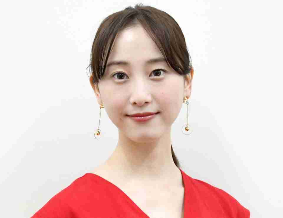 松井玲奈、大胆美背中「大人の色気スゲー」 『FRIDAY』撮影カットに反響（オリコン） - Yahoo!ニュース