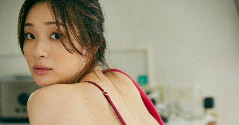 足立梨花、30歳記念写真集で“国宝級桃尻”包み隠さず大胆披露「大好きなグラビア久しぶりに復活！」 | ORICON NEWS