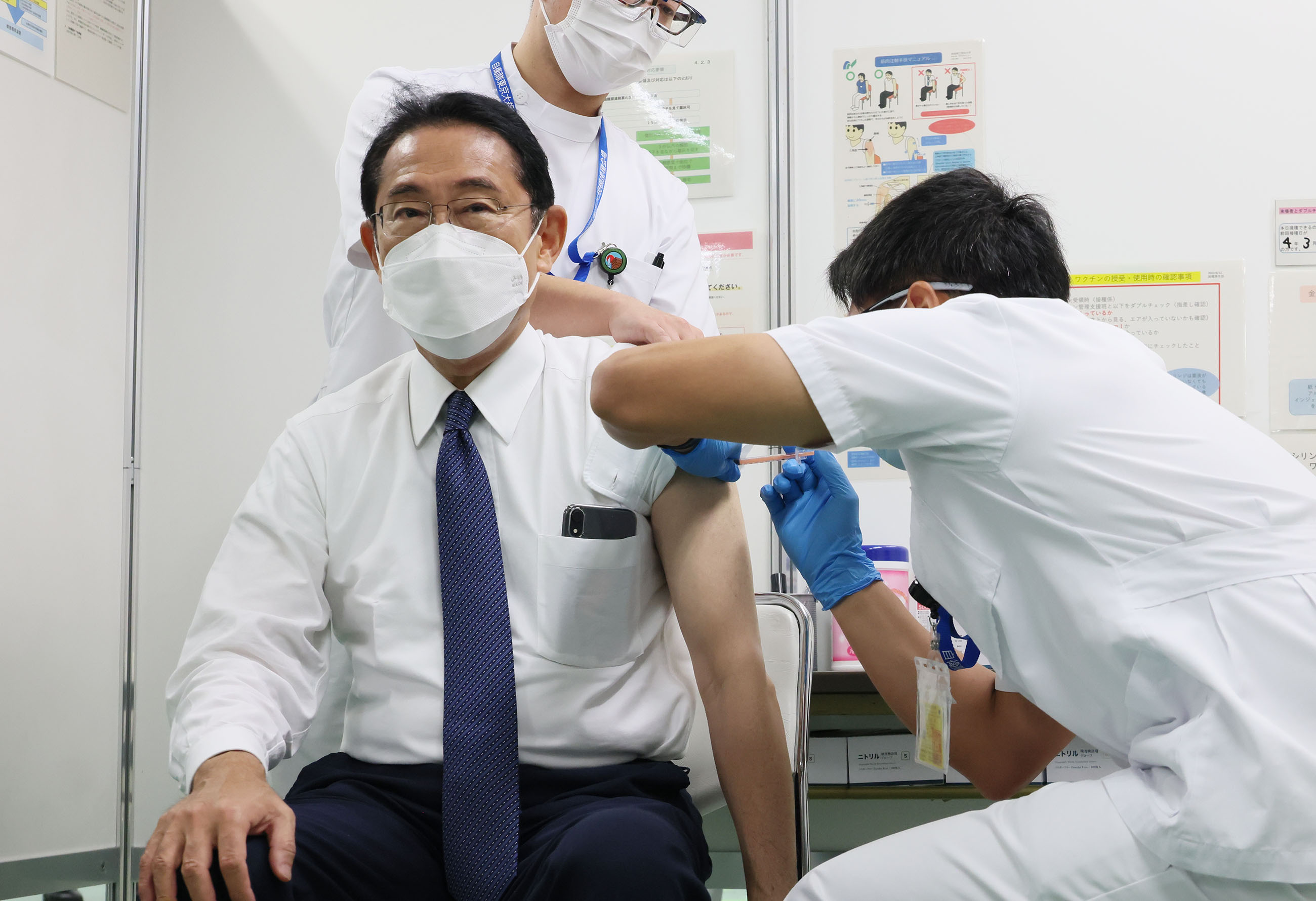 令和4年8月12日 新型コロナワクチン４回目接種 | 総理の一日 | 首相官邸ホームページ