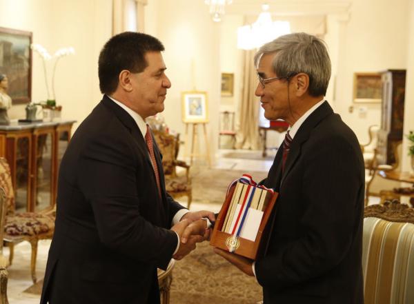 Cartes mantuvo un encuentro con embajador de Japón - .::Agencia IP::.