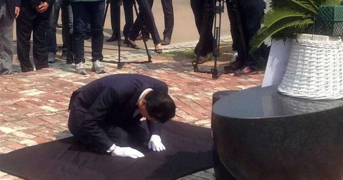 鳩山氏、韓国抗日象徴の前でひざまずいて…　室谷氏「政治利用された」 - イザ！