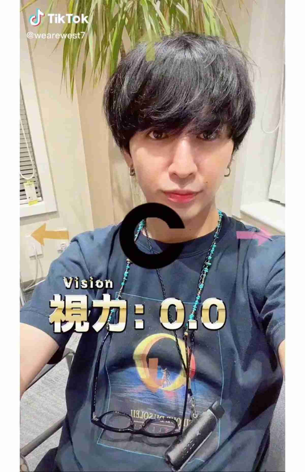 ジャニーズWEST藤井流星、TikTok動画に「電子タバコ」が映り込んで