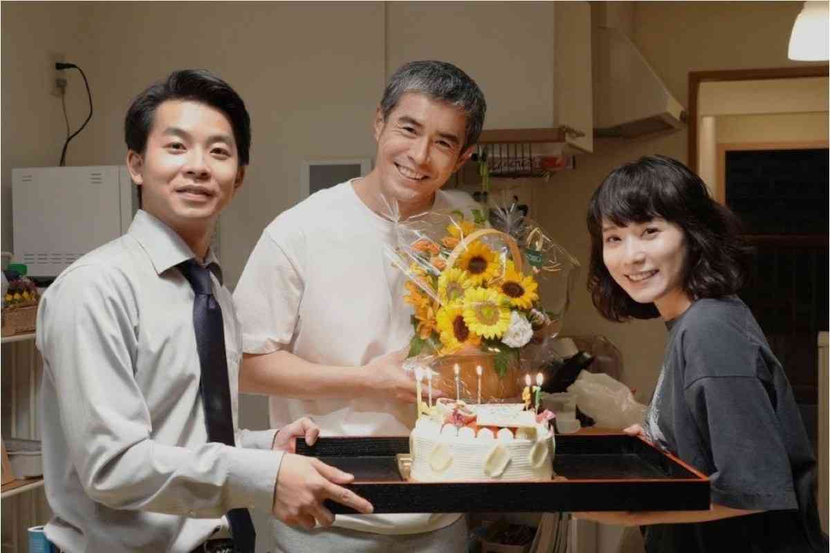 『初恋の悪魔』伊藤英明“署長”、47歳に　撮影中の誕生日サプライズに恐縮 ／2022年8月4日 - ドラマ - ニュース - クランクイン！