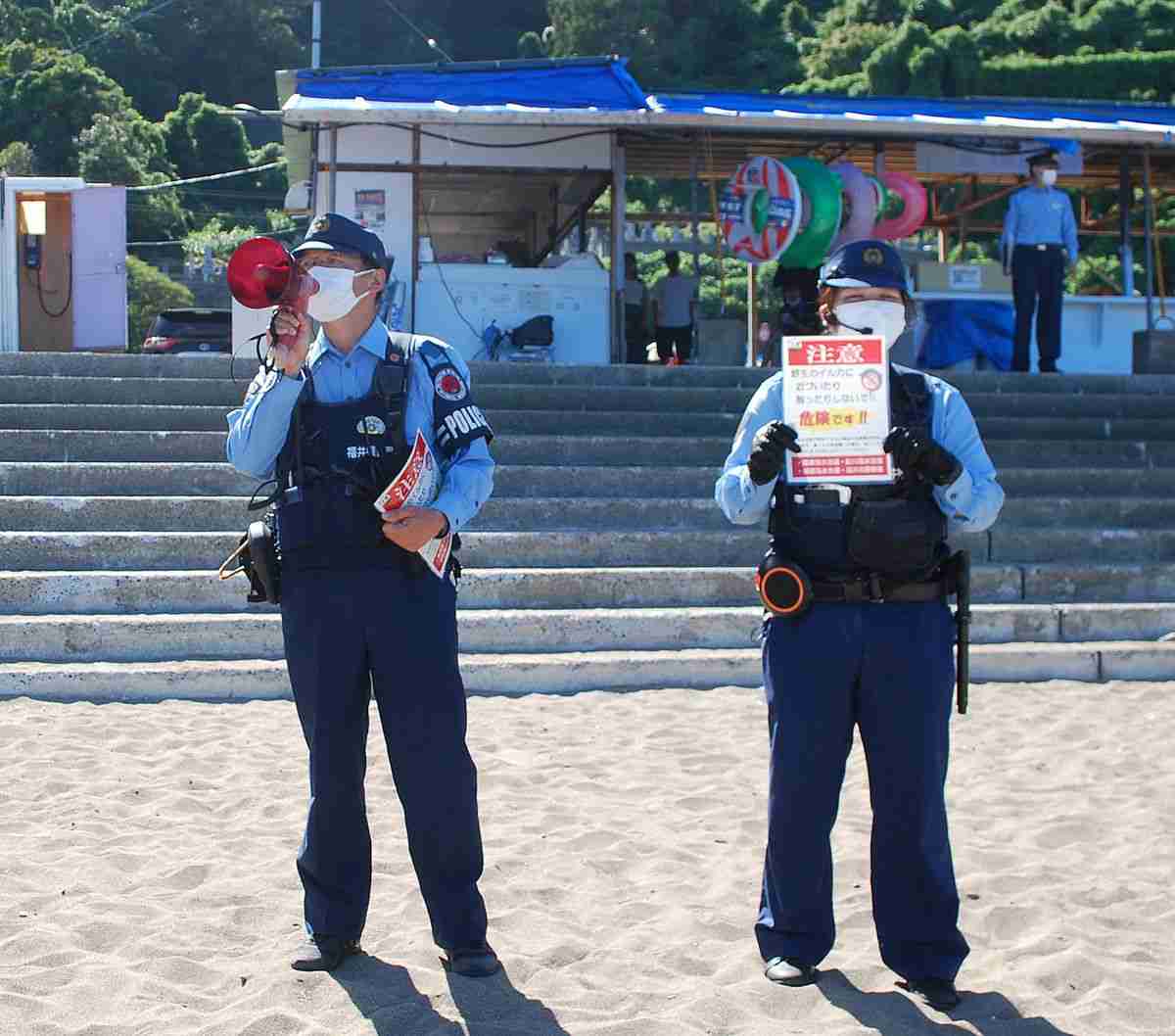 「イルカ見たら陸へ上がって」　海水浴客に注意喚起―福井県警：時事ドットコム