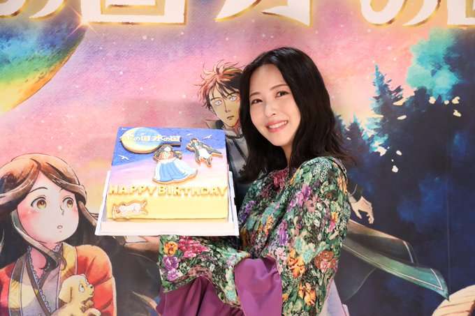 浜辺美波“ダブルピース”で誕生日報告、22歳の抱負も