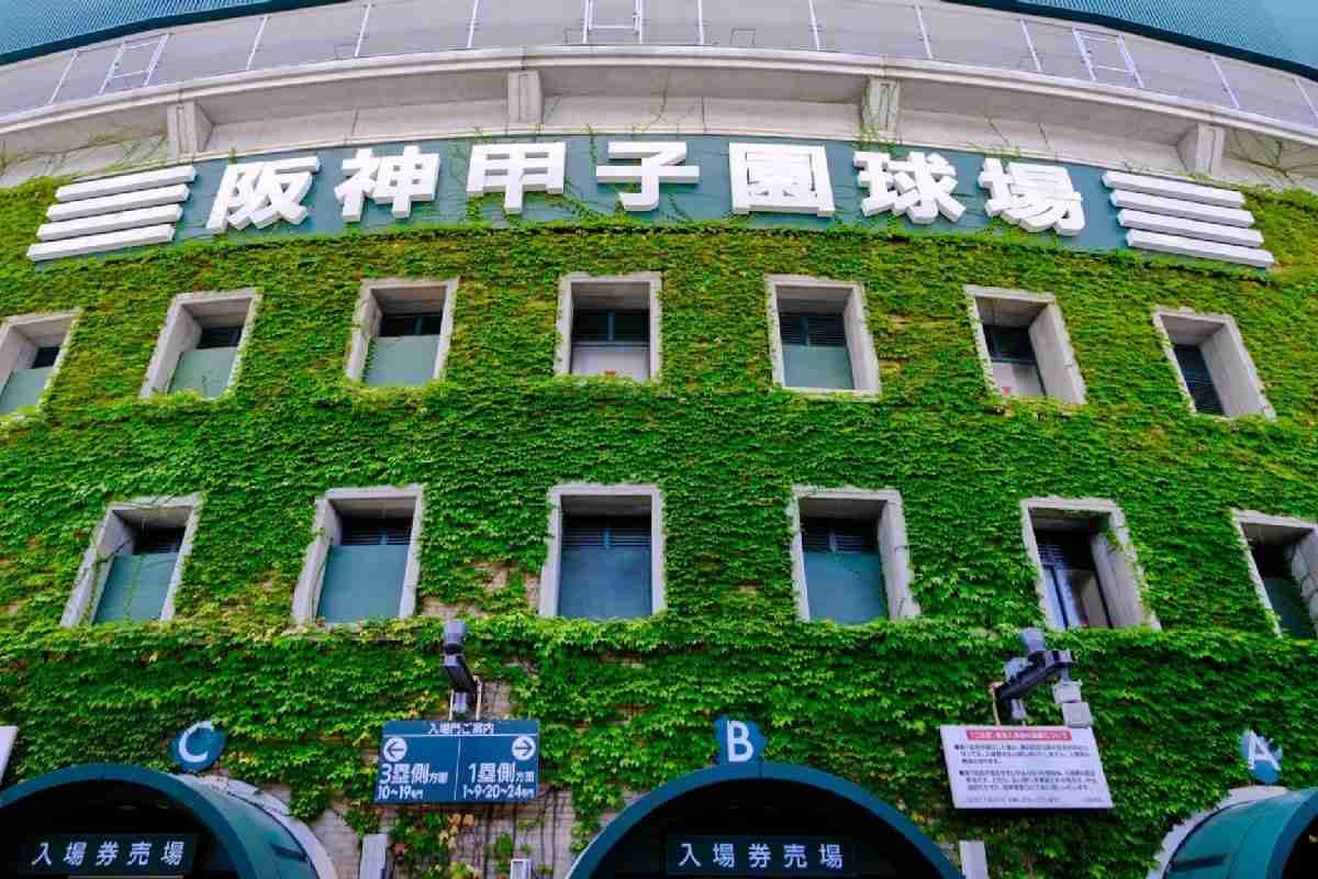 高校野球「放映権無料」の是非　甲子園出場校は寄付金集めに四苦八苦の現実｜NEWSポストセブン