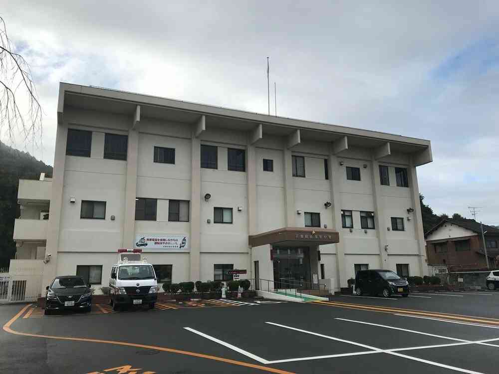 「逃げるんか」市職員の額にはさみ突きつけて脅す　容疑で34歳女を逮捕｜社会｜地域のニュース｜京都新聞