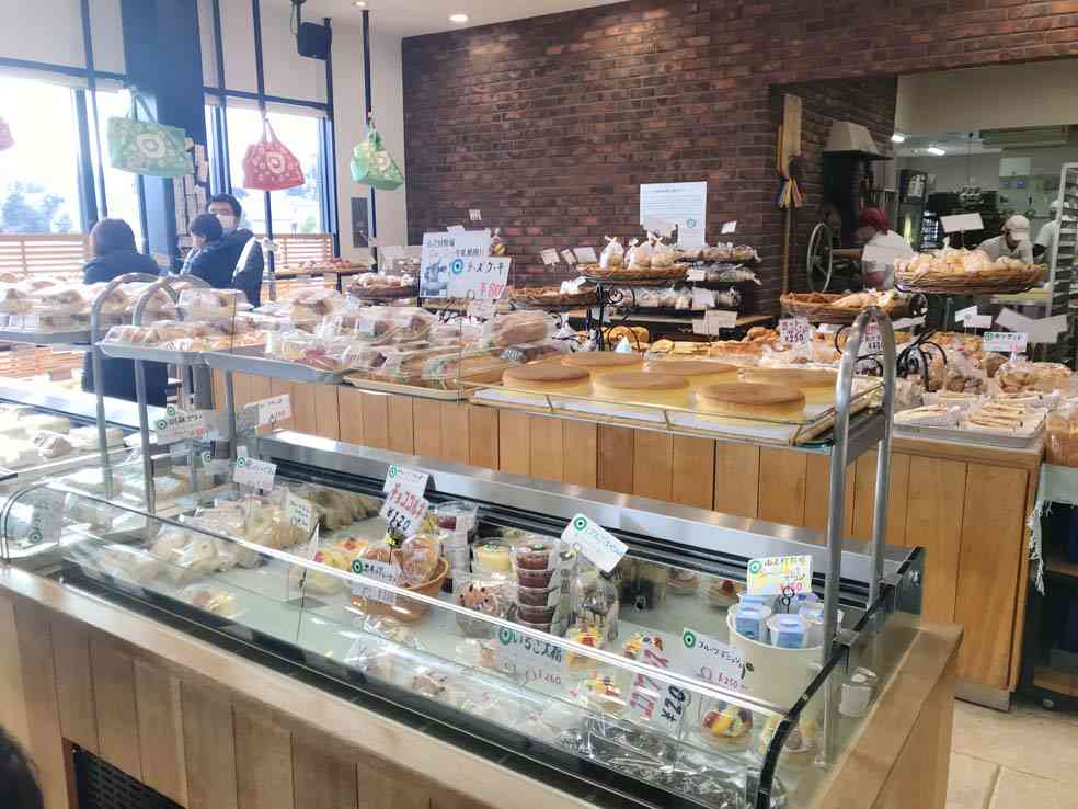 【パンダパンダ】富山市大沢野にあるカツサンドが一番人気のパン工房で子供とケーキを食べてきた口コミ体験談！ | 富山で子供とお出かけ遊び場体験ブログ～雨の日の室内施設や公園・観光情報～コトコトとやま