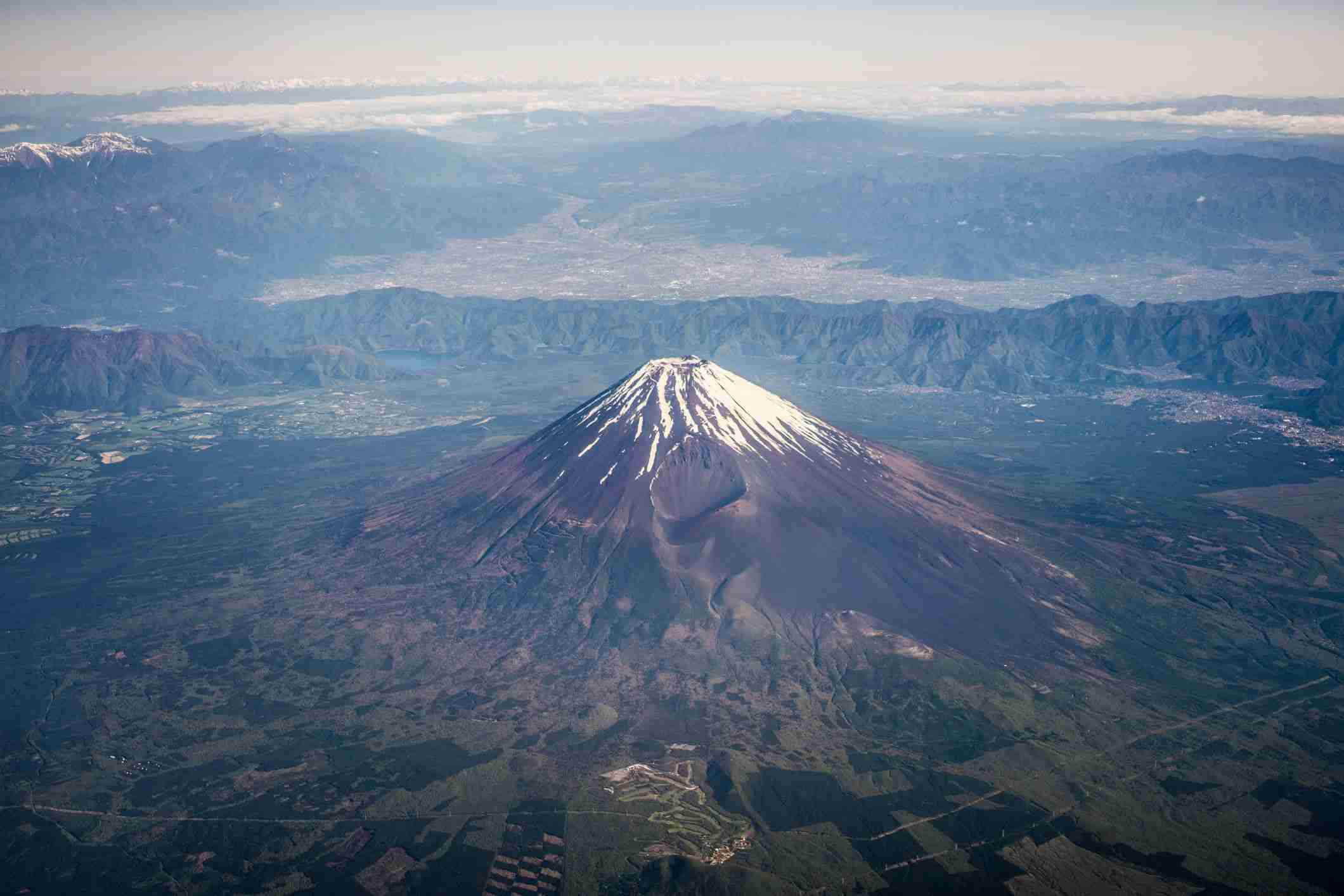 〈高まる危機〉溶岩の噴出量は前回想定時の約2倍、火砕流は約4倍に…「富士山噴火」が日本にもたらす“具体的な被害”とは（文春オンライン） - Yahoo!ニュース