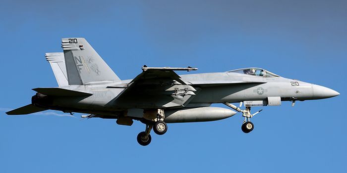 嘉手納基地に外来機が緊急着陸　FA18E、機体トラブルが発生か（琉球新報） - Yahoo!ニュース