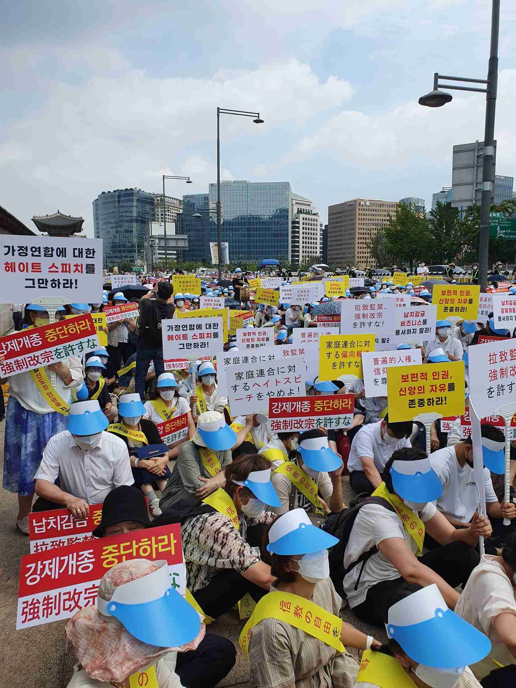 旧統一教会がソウルで「日本メディアの偏向報道」にデモ抗議　“なぜ日本でやらないの？”と参加者に聞いてみたら…（文春オンライン） - Yahoo!ニュース