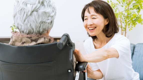 親の老いる姿に愕然…家族が老親の「老い」を受け入れない現実 | 幻冬舎ゴールドオンライン
