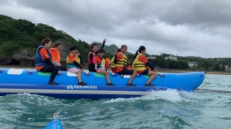 酒井法子、子どもたちの海洋体験をサポート 「一緒に最高の思い出を作りましょう」と呼び掛け