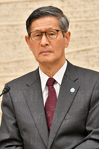 コロナ禍「尾身副座長」「鈴木厚労医務技官」、表と裏「御用学者」2人の履歴書 | デイリー新潮