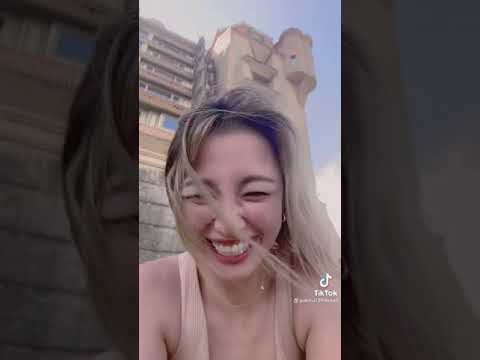 離婚して楽しそうに男に囲まれる木下優樹菜 - YouTube
