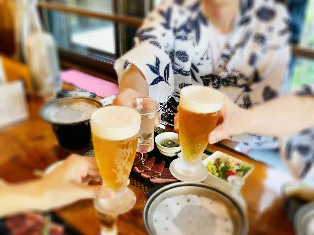 「風呂上がりにビール！」という人もいるけど…入浴後に冷たい飲み物はOK？ NG？ 健康上の問題は？ | オトナンサー