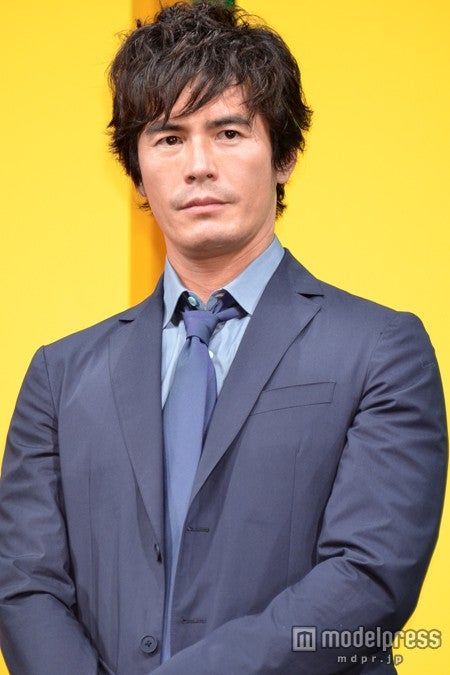 『初恋の悪魔』伊藤英明“署長”、47歳に　撮影中の誕生日サプライズに恐縮