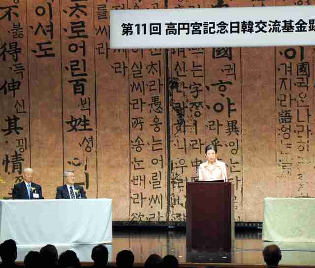 《安倍元首相銃撃から1か月》弾痕残る駐車場は「観光名所」化、ネットでは荒唐無稽な“陰謀論”も…