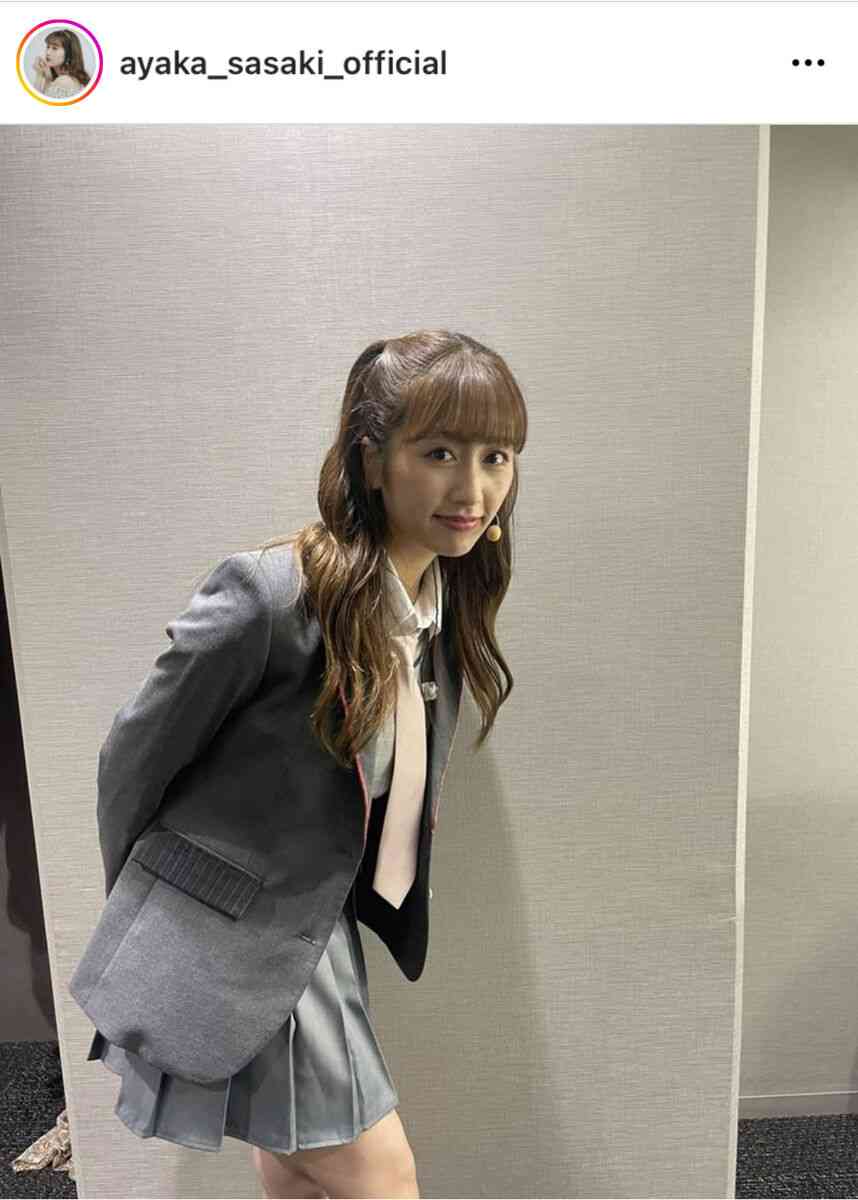 まだ現役女子高生？　ももクロ・佐々木彩夏、AKB48とコラボで制服姿披露