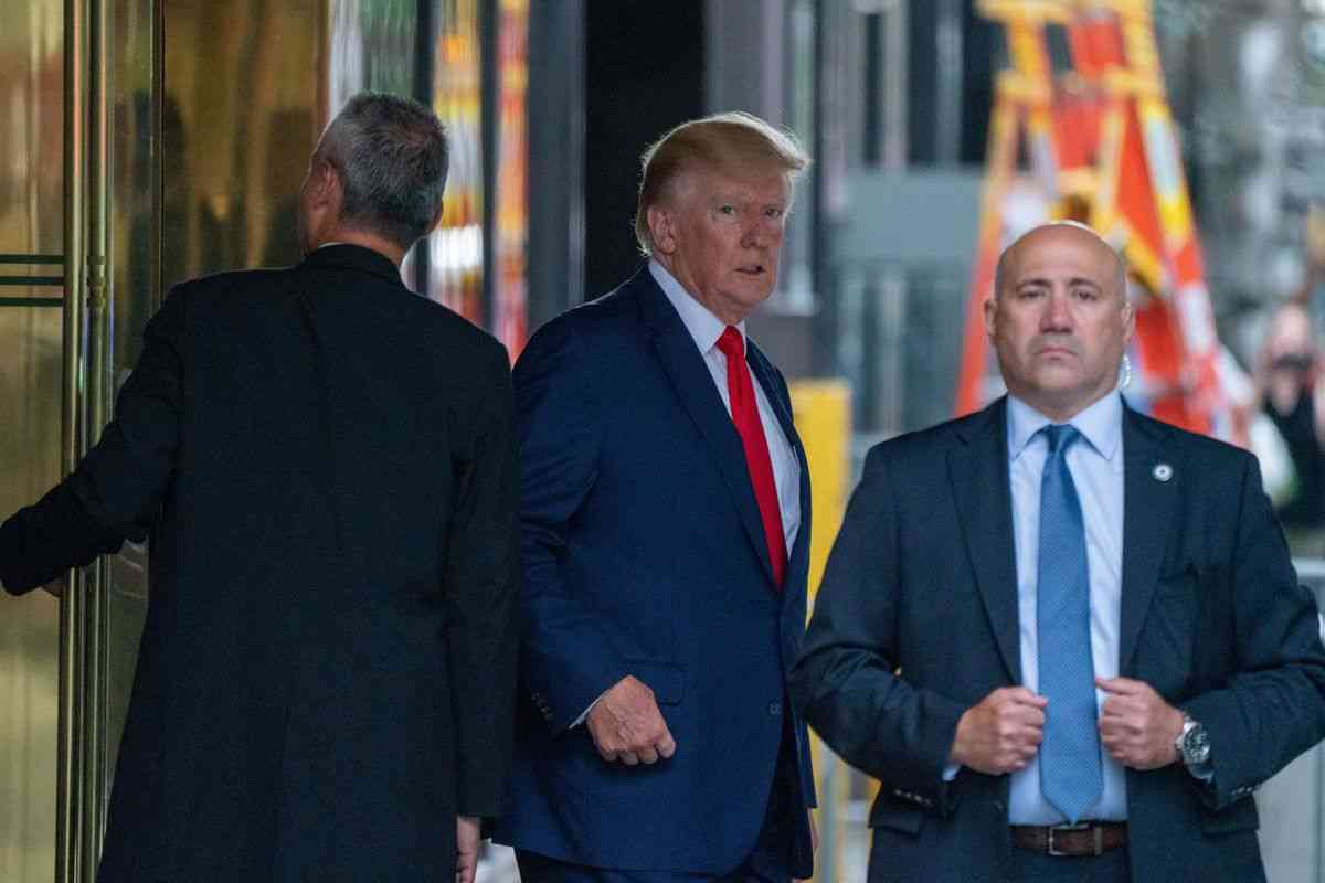 スパイ防止法違反の疑い　「最高機密」含む文書押収―トランプ氏宅捜索