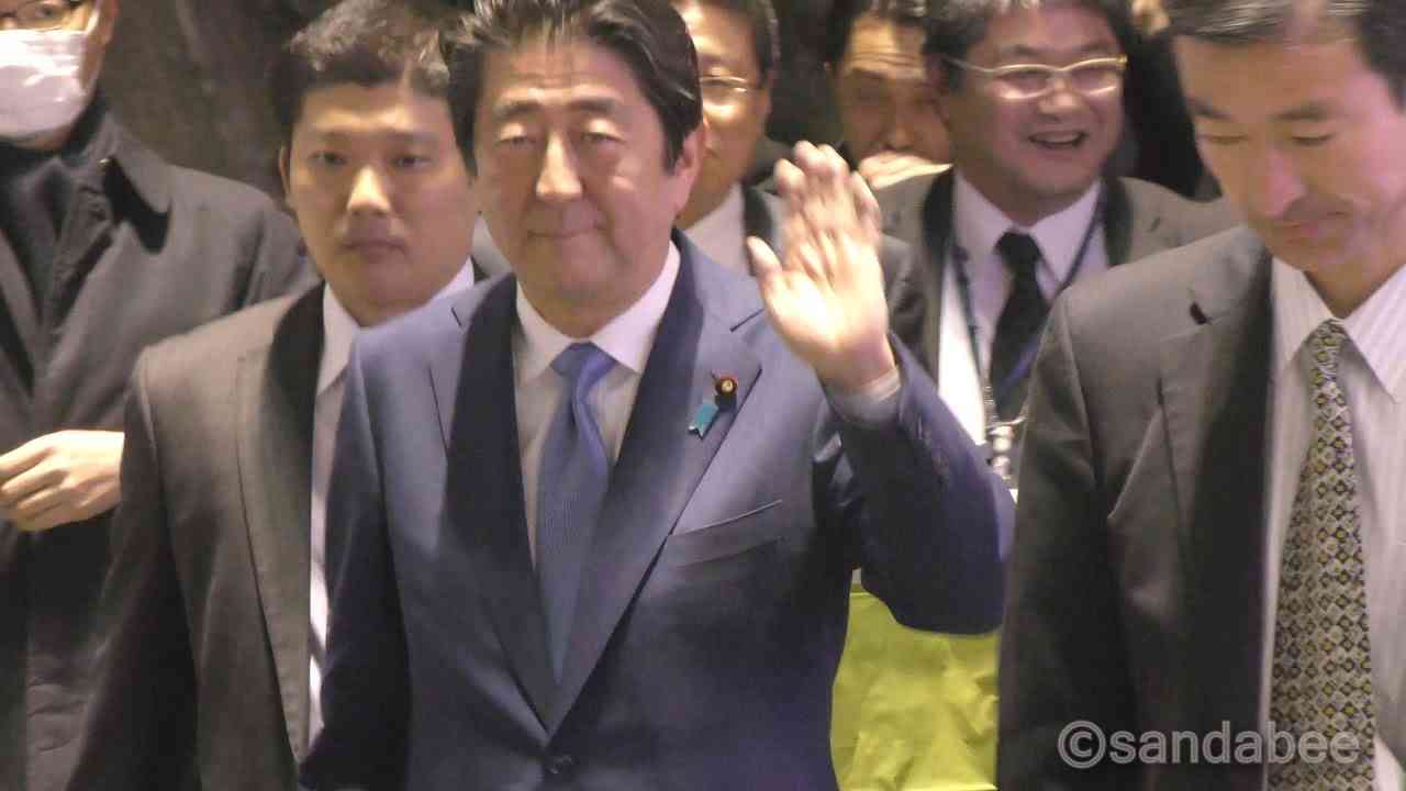 要人警護安倍首相SPとレクサス内閣総理大臣専用車。Prime Minister Shinzo Abe who is protected in Secret Service. - YouTube