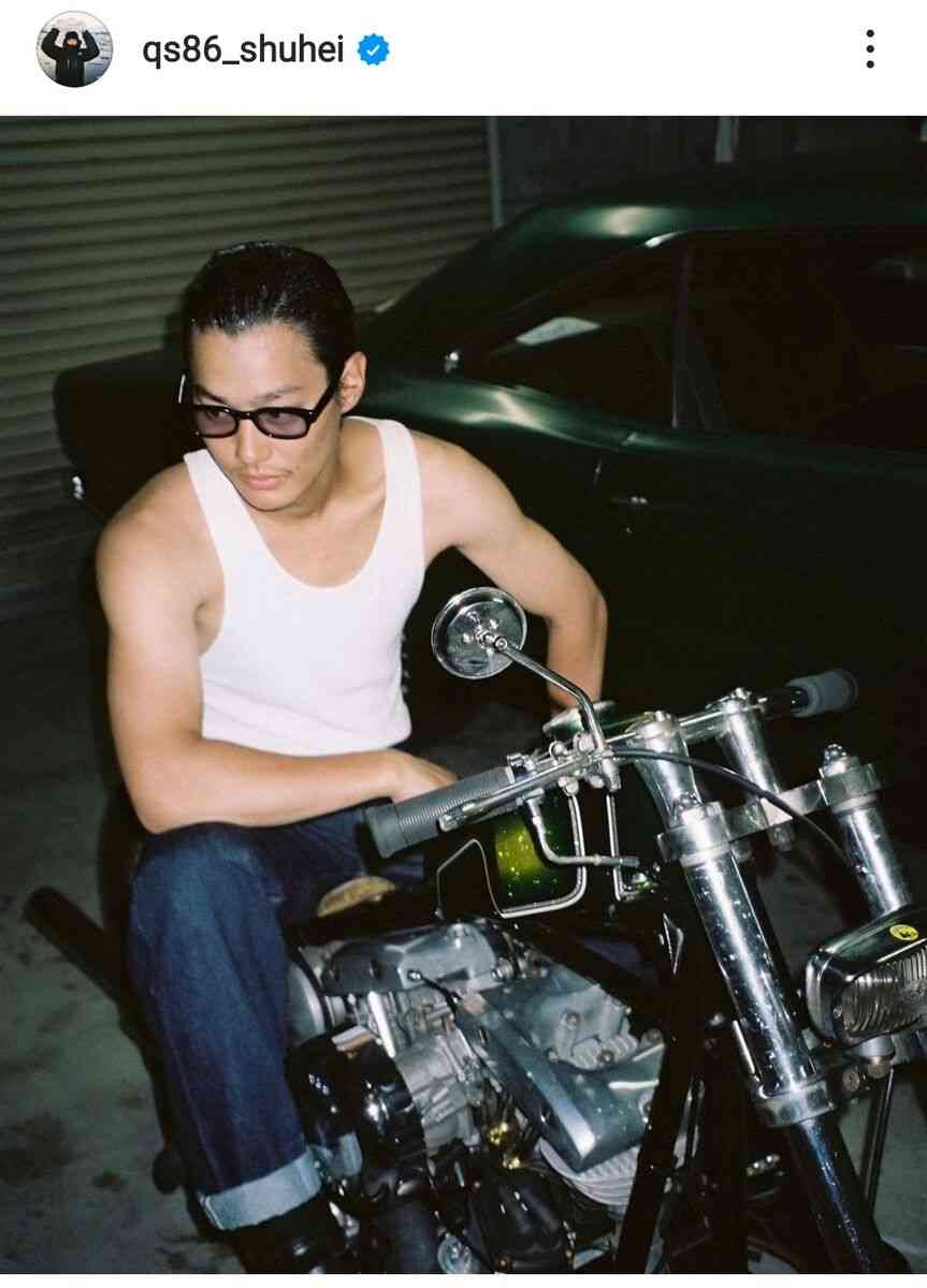 野村周平、オールバック＆タンクトップの28歳最新ショットに黄色い声！「爆イケ」「いやカッコよすぎ」