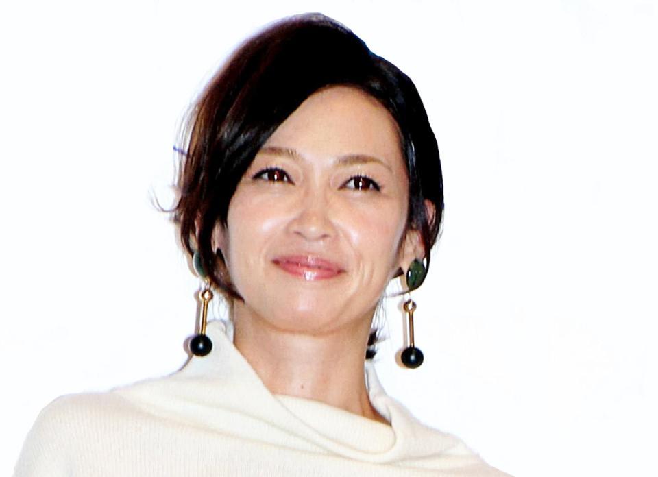 辺見えみり　9歳娘と初の川キャンプ、ハンバーグや肉焼き「凝りすぎないキャンプ良い」の声