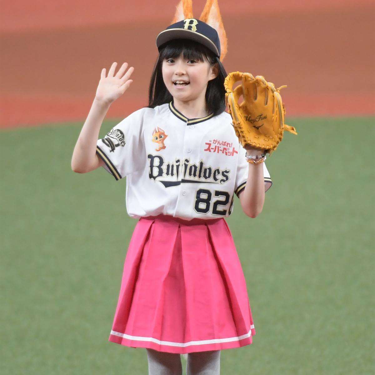 海老蔵の娘・ぼたんが始球式に登場　囁かれる「麻央さんの面影」と心配される「麻耶の爆弾」（SmartFLASH） - Yahoo!ニュース