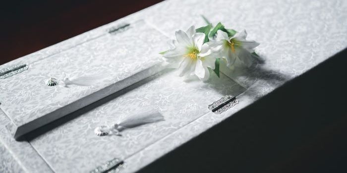 1日数万円の遺体安置料に遺族の負担増　火葬待ち1週間超も　棺おけ並ぶ異常事態　コロナで逼迫　沖縄