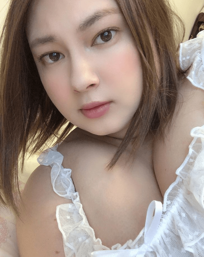 “ぽっちゃり界の北川景子”、自宅ダンスで全治3か月の靭帯損傷も“ピザ三昧”の日々