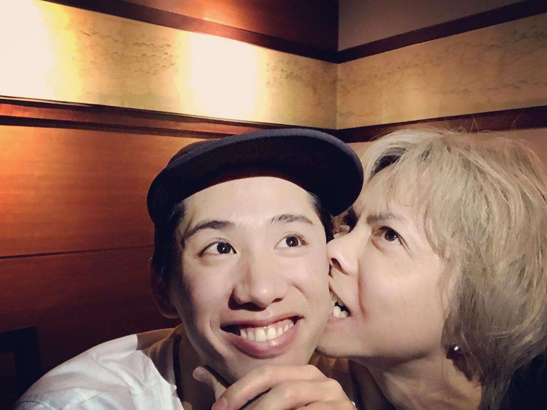 HYDE「かわいいから食べた」 ワンオクTakaとじゃれ合う姿にファン「最高」