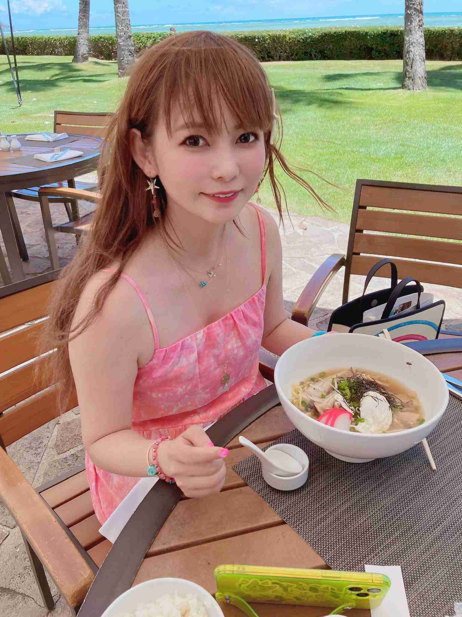 中川翔子、ハワイで藤井フミヤ&豊川悦司とディナー 「凄い豪華メンバー」と驚きの声