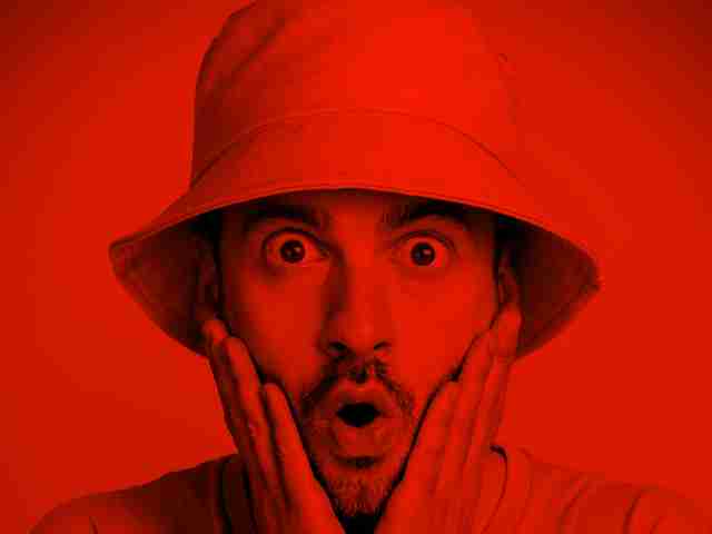 ヘアヌードのギャラまで貢いだ美人歌手も！旧統一教会より恐ろしい芸能界“洗脳地獄”｜ニフティニュース