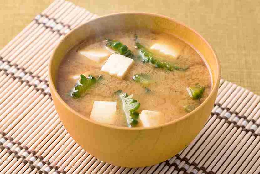 ゴーヤーと木綿豆腐のみそ汁| レシピ | マルコメ