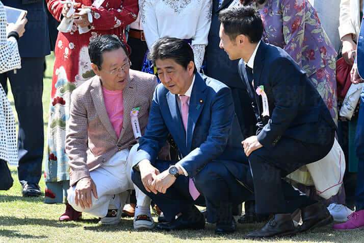 池江璃花子選手に取り憑いた怪人・なべおさみ　「吉本で復帰」の陰に安倍首相人脈 | デイリー新潮