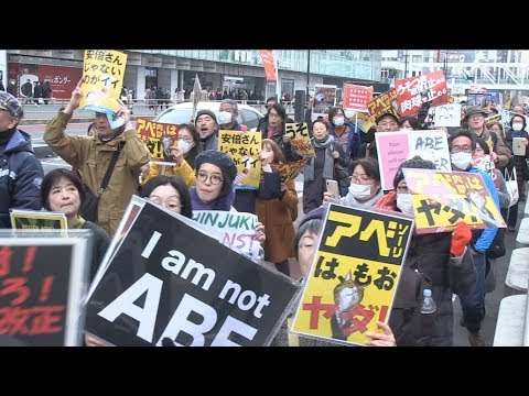 「安倍辞めろ」新宿で市民ら３０００人がデモ - YouTube