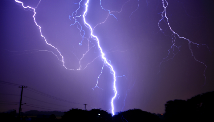 雷発生率が1番多い県は？夏と冬の雷の特徴には違いがあった！ |  お役立ちコラム