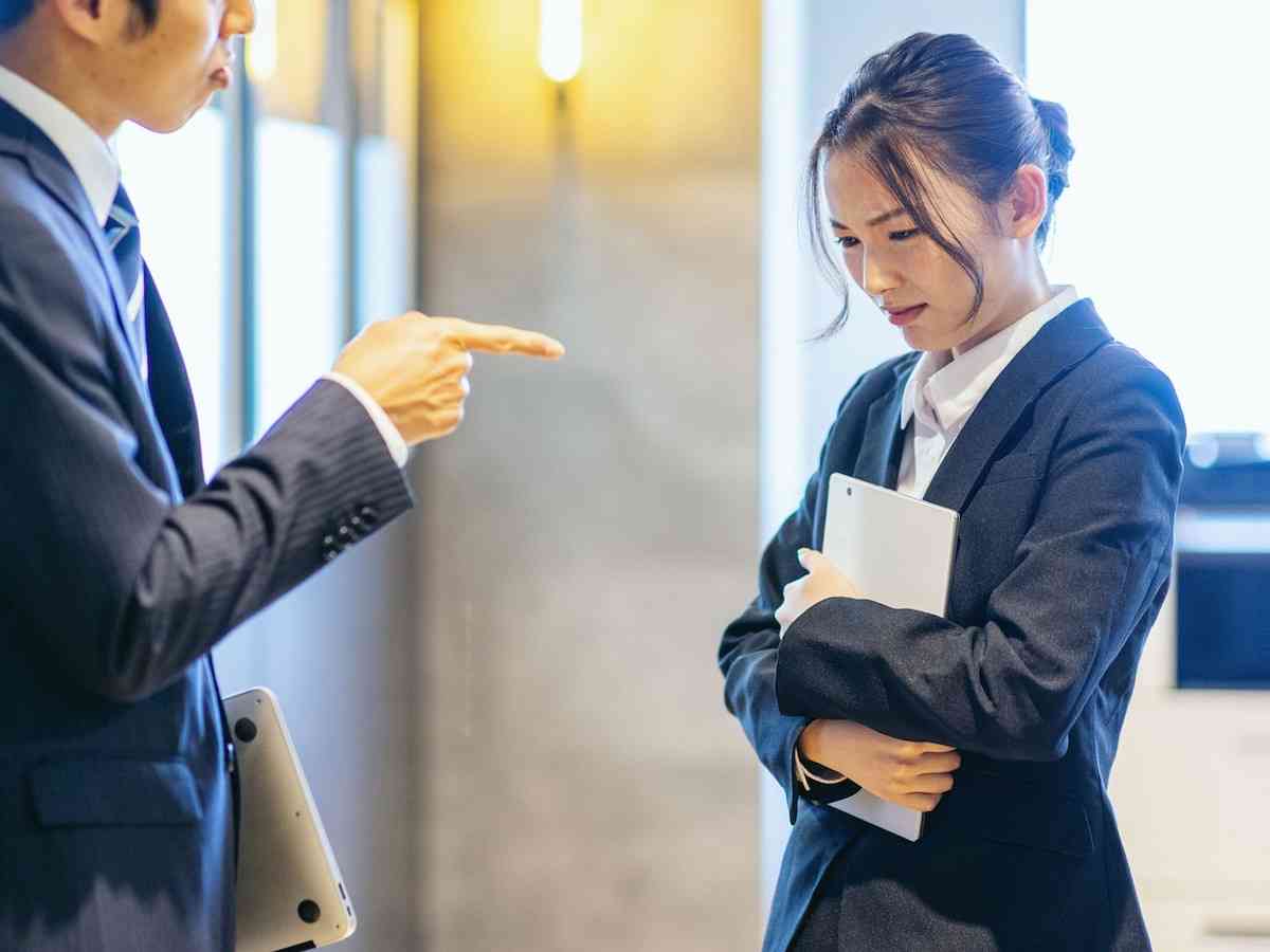 男女546人に聞いた「パワハラだと思う行為」 2位「異性に対する差別発言」、1位は？ - All About NEWS