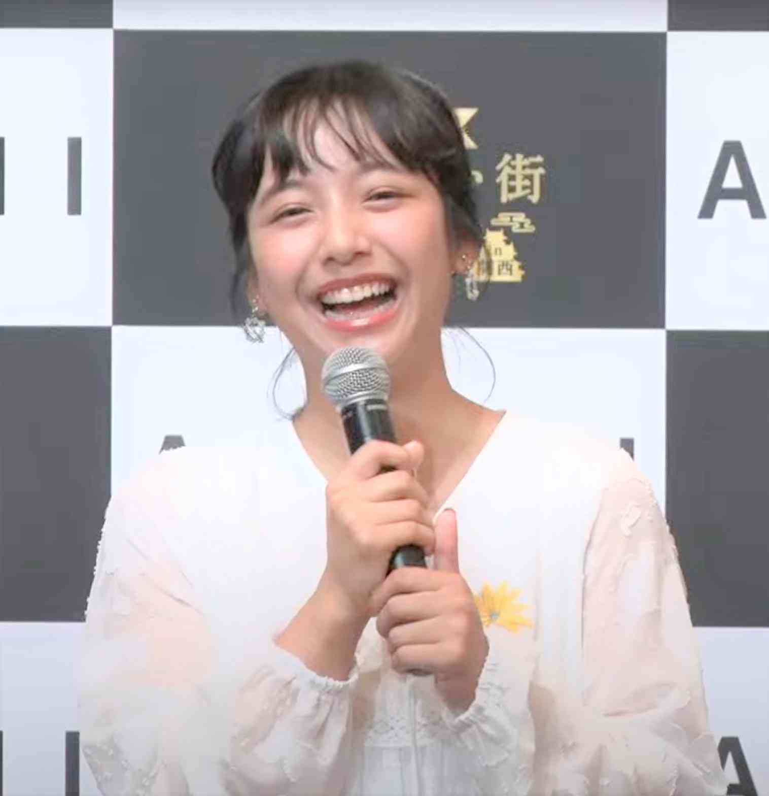 【エンタがビタミン♪】山之内すず、引越し先は治安を重視「コンビニに並んでいる雑誌を見て」とアドバイス | Techinsight（テックインサイト）|海外セレブ、国内エンタメのオンリーワンをお届けするニュースサイト
