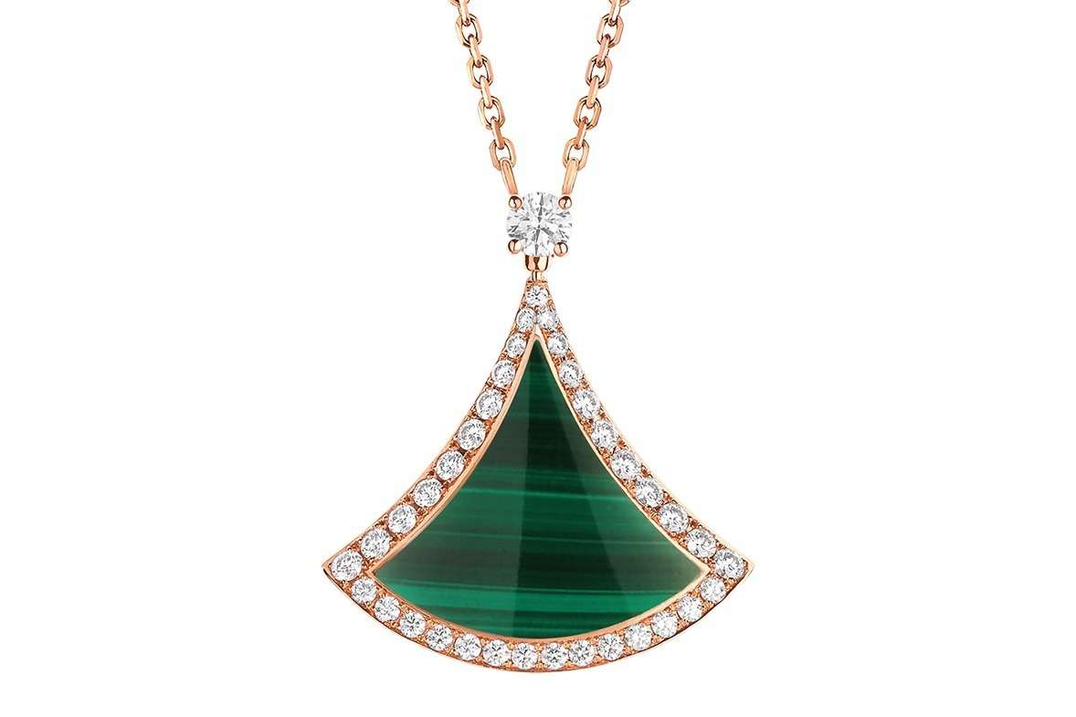 ブルガリ「ディーヴァ ドリーム」新作”パヴェダイヤモンド”が煌めく扇型ネックレス&リング - ファッションプレス