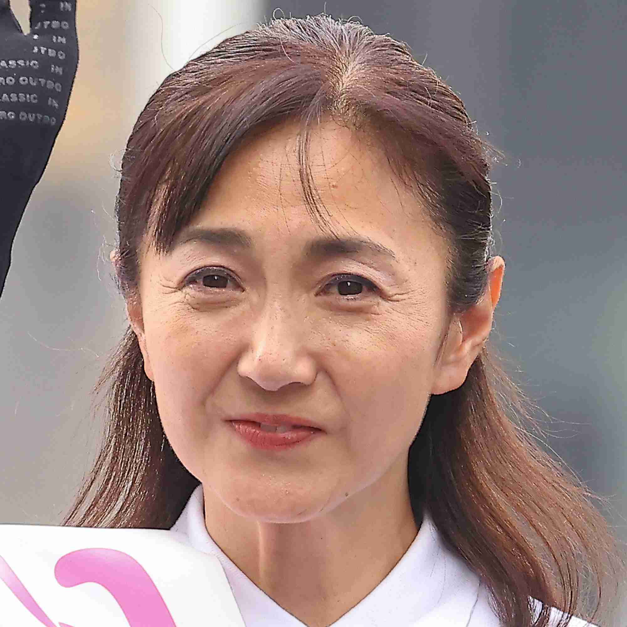 生稲晃子 移動は運転手付き高級車…早くもセンセイ待遇で「期待できない議員」の評価挽回できるか（女性自身） - Yahoo!ニュース