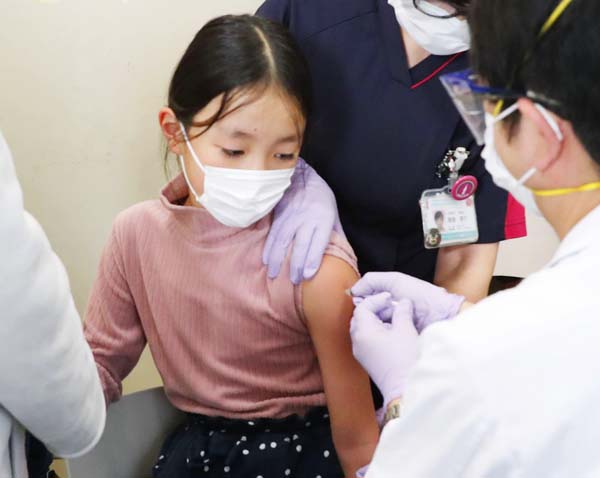 【新型コロナウイルス】“オミクロン対応”新ワクチンの疑問…未接種者や1回のみでは打てないのか？厚労省に聞いた｜日刊ゲンダイDIGITAL