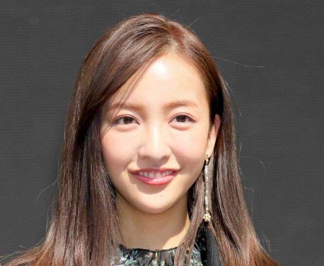 板野友美、長女の顔出しショット披露し騒然「既に整った顔」「可愛すぎる　天使」 : スポーツ報知