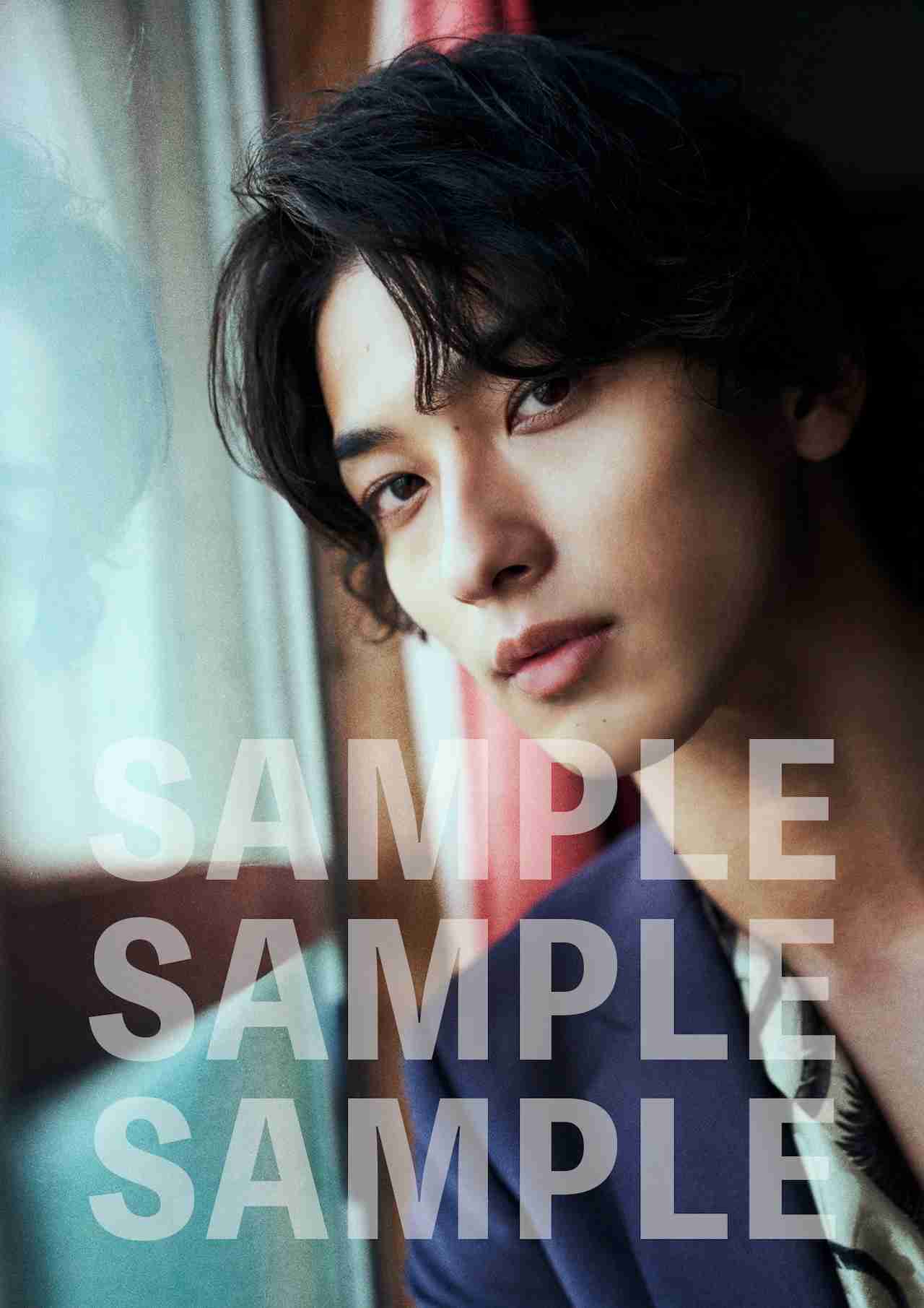 横浜流星の2023年カレンダーは沖縄で撮り下ろし、大自然に抱かれ解放される